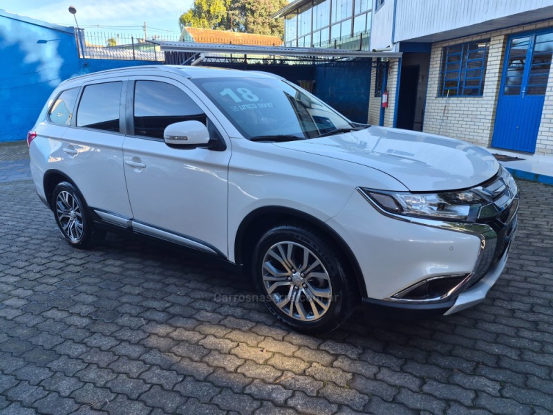 OUTLANDER 2.0 COMFORT 16V GASOLINA 4P AUTOMÁTICO - 2018 - CAXIAS DO SUL