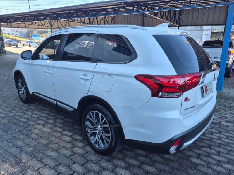 OUTLANDER 2.0 COMFORT 16V GASOLINA 4P AUTOMÁTICO - 2018 - CAXIAS DO SUL