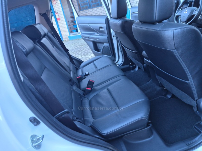 OUTLANDER 2.0 COMFORT 16V GASOLINA 4P AUTOMÁTICO - 2018 - CAXIAS DO SUL