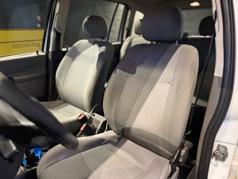 ZAFIRA 2.0 MPFI COMFORT 8V FLEX 4P MANUAL - 2011 - FARROUPILHA