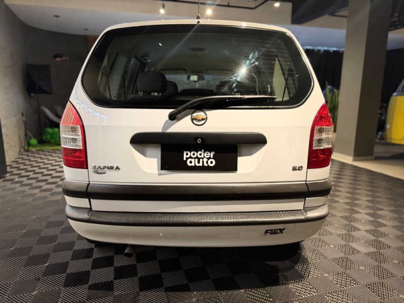 ZAFIRA 2.0 MPFI COMFORT 8V FLEX 4P MANUAL - 2011 - FARROUPILHA