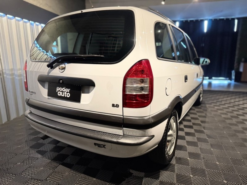 ZAFIRA 2.0 MPFI COMFORT 8V FLEX 4P MANUAL - 2011 - FARROUPILHA