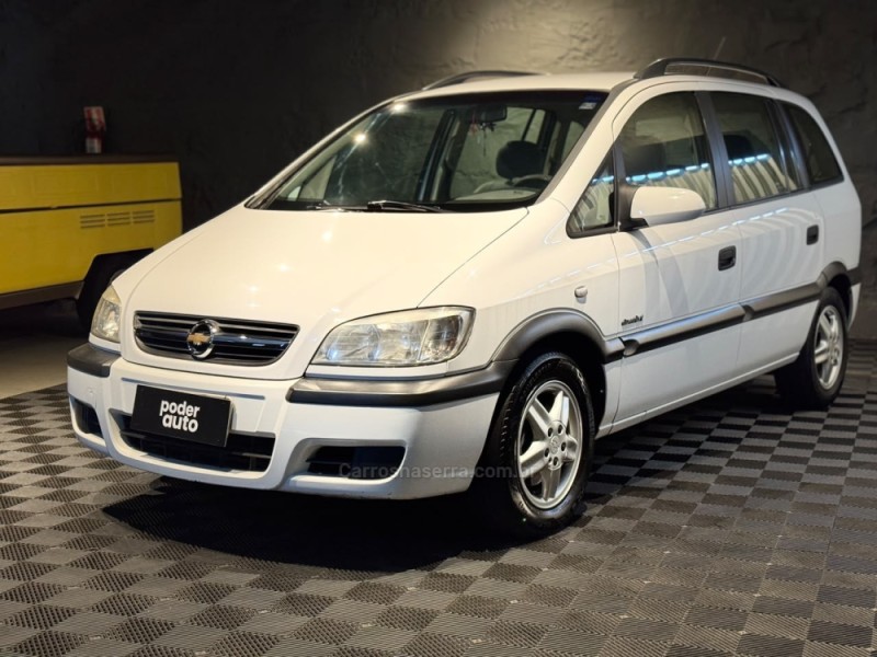 ZAFIRA 2.0 MPFI COMFORT 8V FLEX 4P MANUAL - 2011 - FARROUPILHA