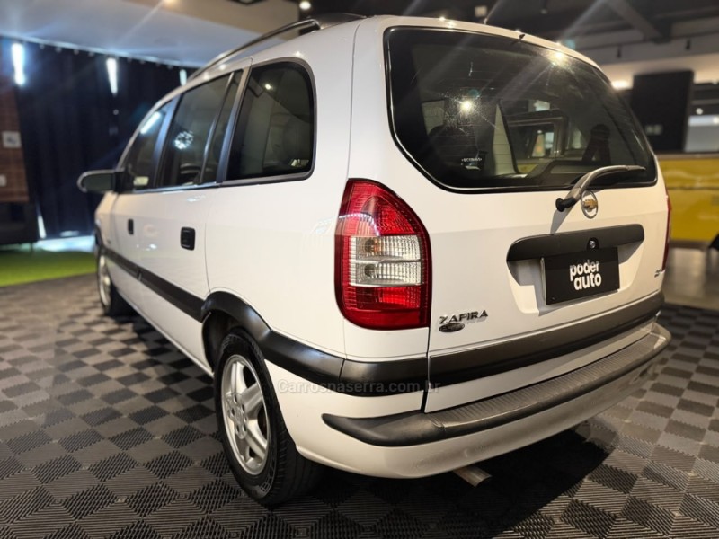 ZAFIRA 2.0 MPFI COMFORT 8V FLEX 4P MANUAL - 2011 - FARROUPILHA