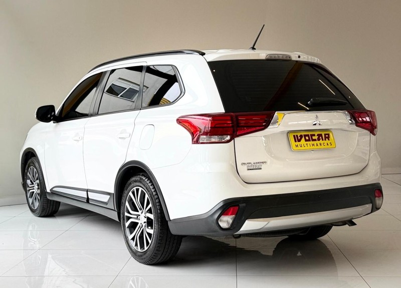 OUTLANDER 2.0 16V GASOLINA 4P AUTOMÁTICO - 2016 - VACARIA