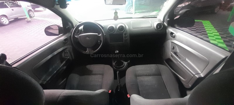 FIESTA 1.0 MPI PERSONNALITÉ 8V GASOLINA 4P MANUAL - 2003 - CAXIAS DO SUL