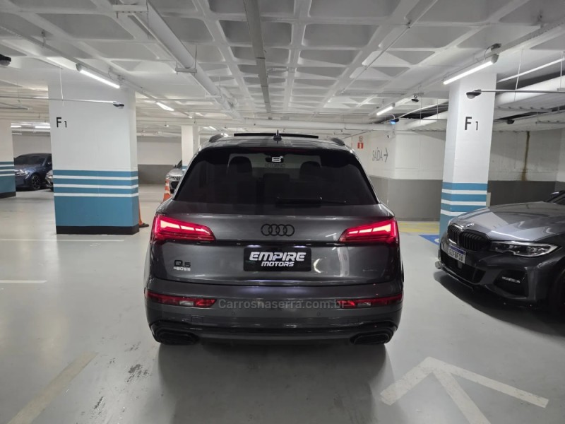 Q5 2.0 TFSI S LINE BLACK QUATTRO S TRONIC GASOLINA 4P - 2024 - PORTO ALEGRE
