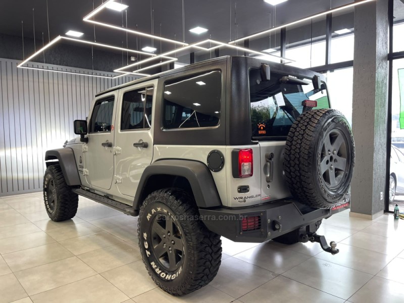 WRANGLER 3.8 UNLIMITED SPORT 4X4 CAPOTA DUPLA V6 GASOLINA 4P AUTOMÁTICO - 2011 - DOIS IRMãOS