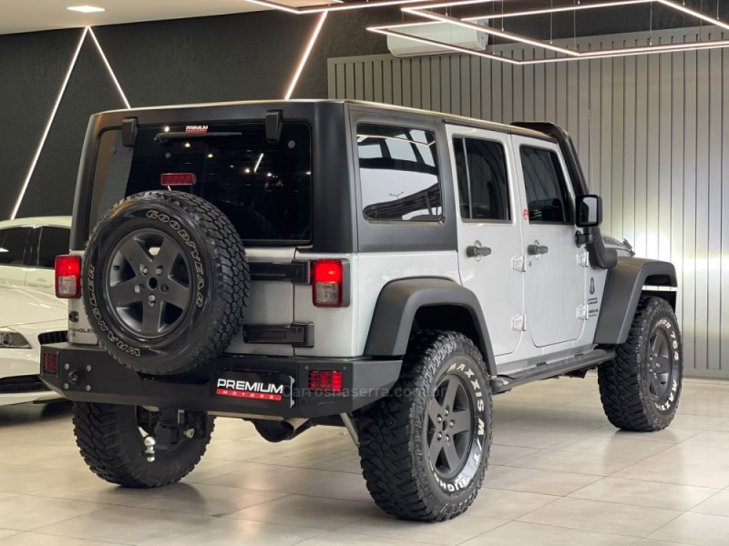 WRANGLER 3.8 UNLIMITED SPORT 4X4 CAPOTA DUPLA V6 GASOLINA 4P AUTOMÁTICO - 2011 - DOIS IRMãOS