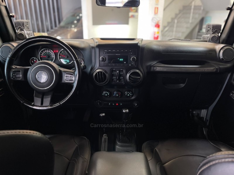 WRANGLER 3.8 UNLIMITED SPORT 4X4 CAPOTA DUPLA V6 GASOLINA 4P AUTOMÁTICO - 2011 - DOIS IRMãOS