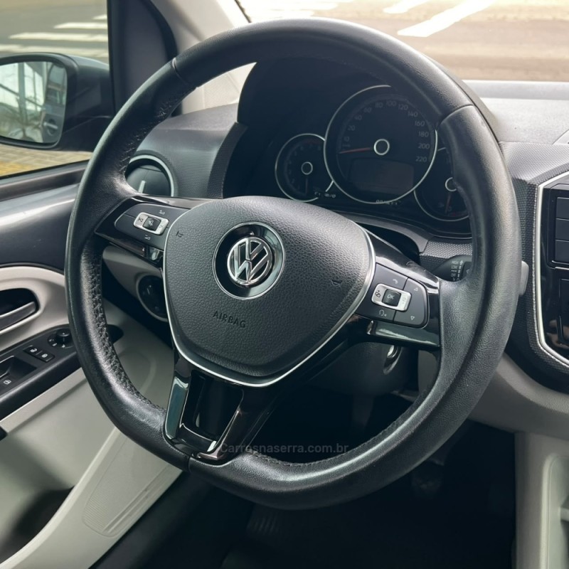 UP 1.0 TSI MOVE UP 12V FLEX 4P MANUAL - 2018 - FELIZ