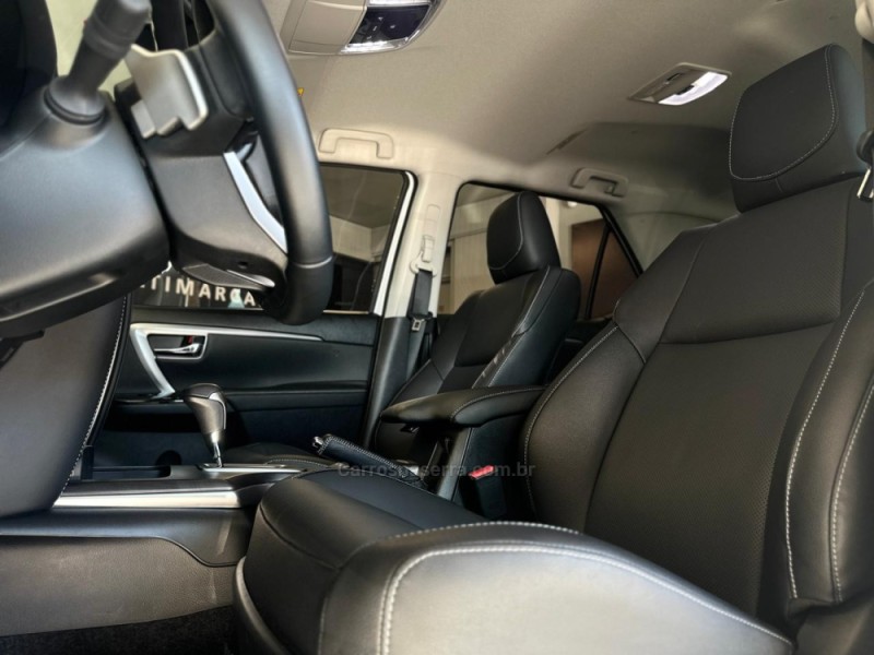 HILUX SW4 2.8 4X4 SRX PLATINUM TURBO 7 LUGARES DIESEL 4P AUTOMÁTICO - 2026 - NOVO HAMBURGO