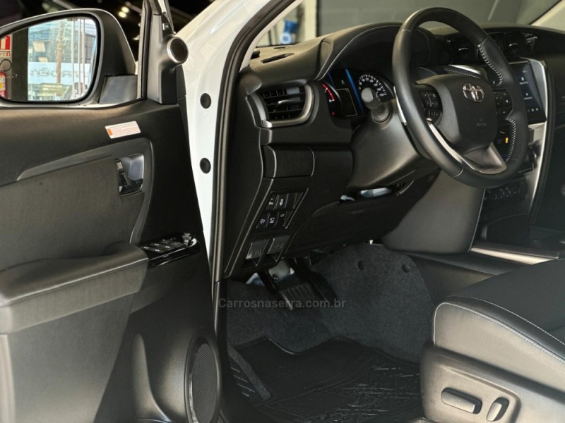 HILUX SW4 2.8 4X4 SRX PLATINUM TURBO 7 LUGARES DIESEL 4P AUTOMÁTICO - 2026 - NOVO HAMBURGO