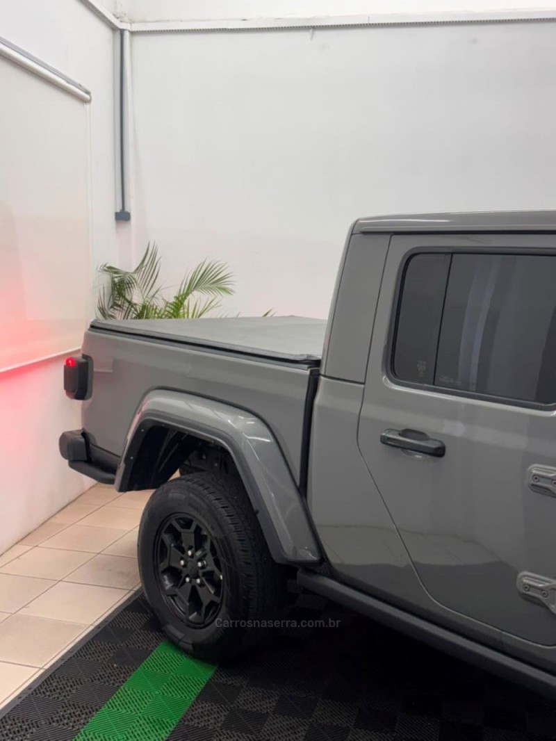 GLADIATOR 3.6 RUBICON V6 4X4 4P GASOLINA AUTOMÁTICO - 2022 - NOVO HAMBURGO