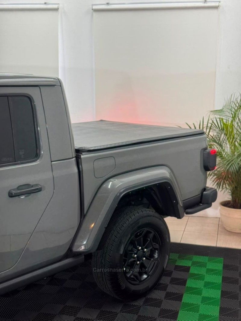 GLADIATOR 3.6 RUBICON V6 4X4 4P GASOLINA AUTOMÁTICO - 2022 - NOVO HAMBURGO