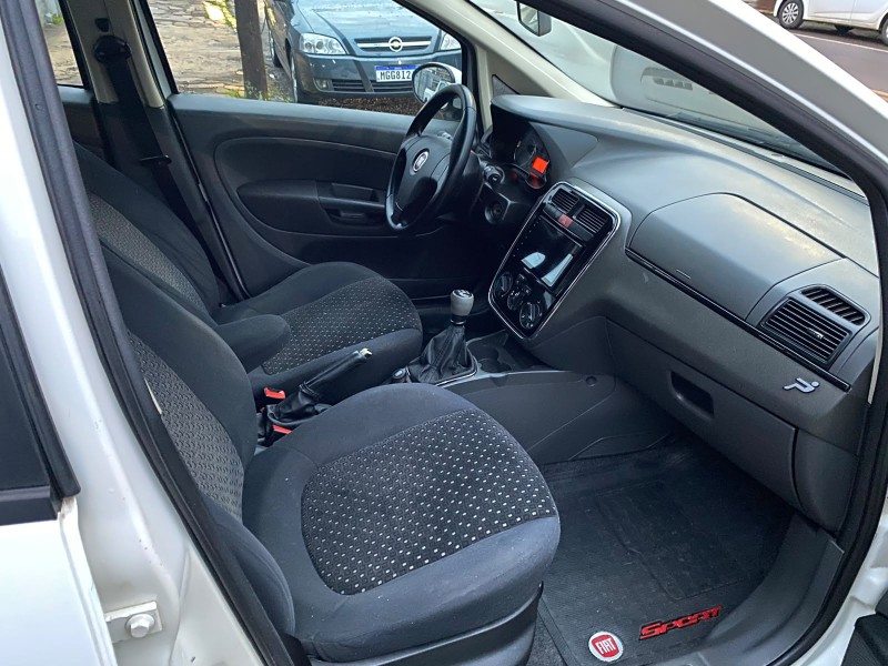 PUNTO 1.8 HLX 8V FLEX 4P MANUAL - 2010 - VACARIA