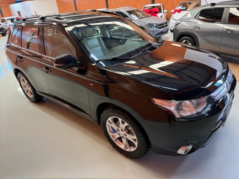 OUTLANDER 3.0 GT 4X4 V6 24V GASOLINA 4P AUTOMÁTICO - 2014 - BENTO GONçALVES