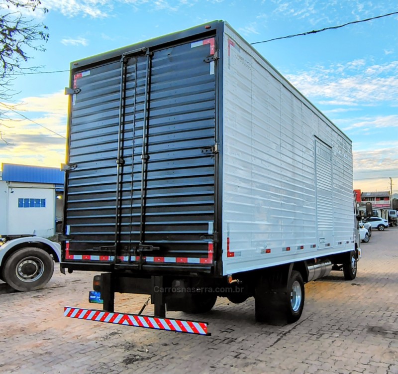 CARGO 815 E TURBO - 2009 - PORTãO