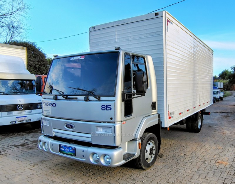 cargo 815 e turbo 2009 portao