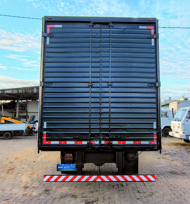 CARGO 815 E TURBO - 2009 - PORTãO
