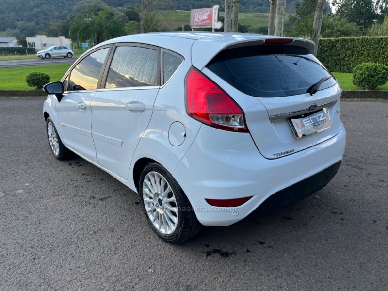 FIESTA 1.6 TITANIUM HATCH 16V FLEX 4P AUTOMÁTICO - 2017 - BOM PRINCíPIO