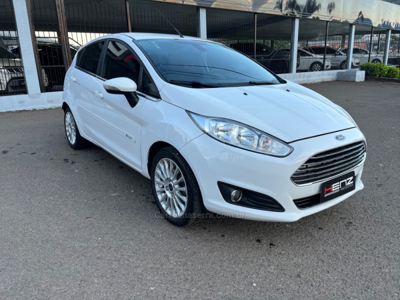 FIESTA 1.6 TITANIUM HATCH 16V FLEX 4P AUTOMÁTICO - 2017 - BOM PRINCíPIO
