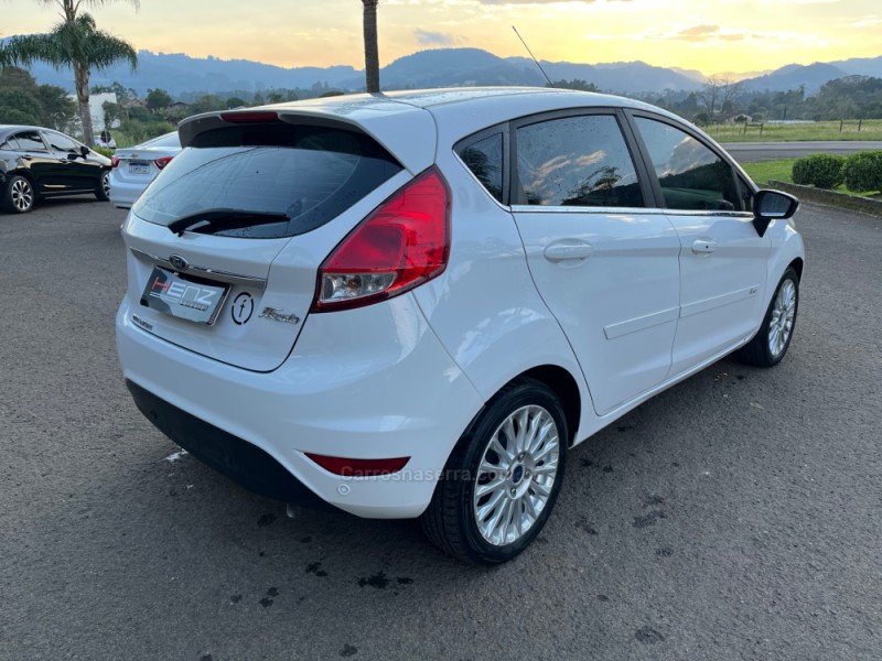 FIESTA 1.6 TITANIUM HATCH 16V FLEX 4P AUTOMÁTICO - 2017 - BOM PRINCíPIO