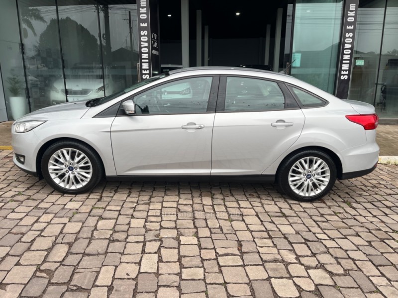 focus 2.0 se fastback 16v flex 4p automatico 2018 veranopolis