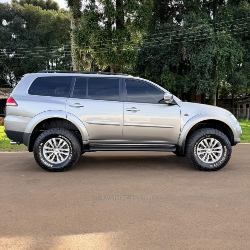 PAJERO 3.2 HPE 4X4 7 LUGARES 16V TURBO INTERCOOLER DIESEL 4P AUTOMÁTICO - 2016 - VACARIA