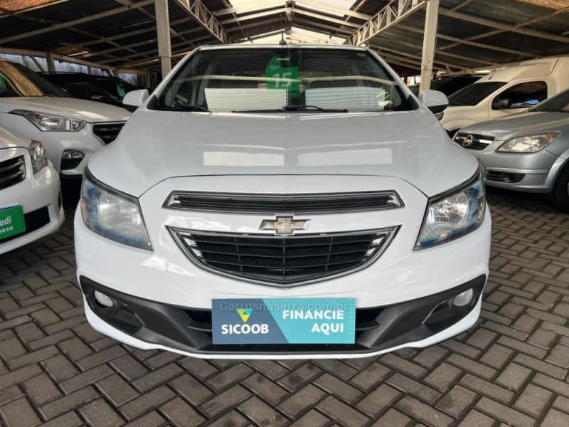 PRISMA 1.4 MPFI LTZ 8V FLEX 4P MANUAL - 2015 - GARIBALDI