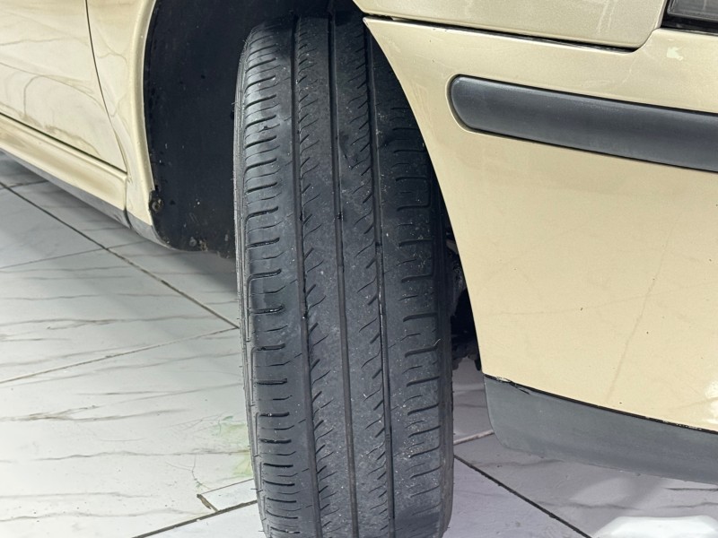GOL 1.6 MI POWER 8V GASOLINA 4P MANUAL G.III - 2003 - CAXIAS DO SUL