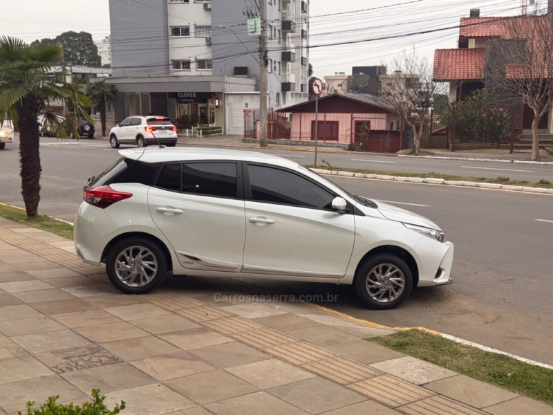 YARIS 1.5 XS CONNECT 16V FLEX 4P AUTOMÁTICO - 2025 - FARROUPILHA