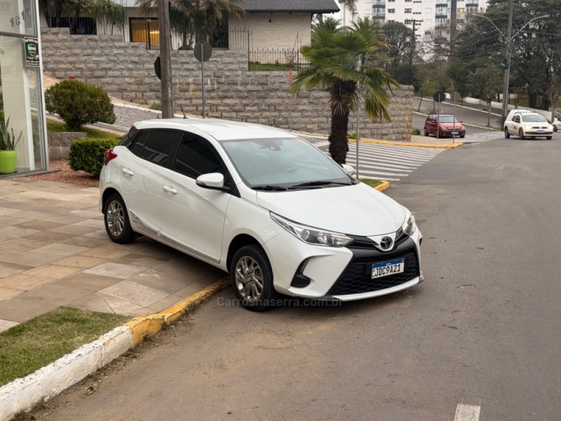 YARIS 1.5 XS CONNECT 16V FLEX 4P AUTOMÁTICO - 2025 - FARROUPILHA