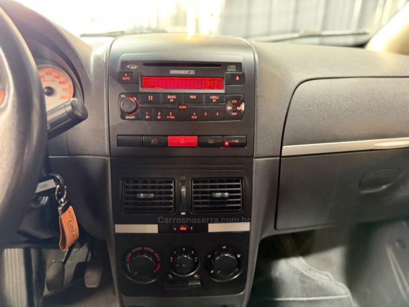 IDEA 1.4 MPI ELX 8V FLEX 4P MANUAL - 2009 - VACARIA
