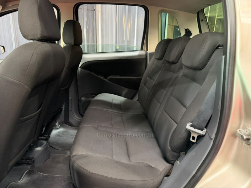 IDEA 1.4 MPI ELX 8V FLEX 4P MANUAL - 2009 - VACARIA
