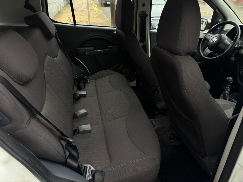 UNO 1.0 WAY 8V FLEX 4P MANUAL - 2011 - VACARIA