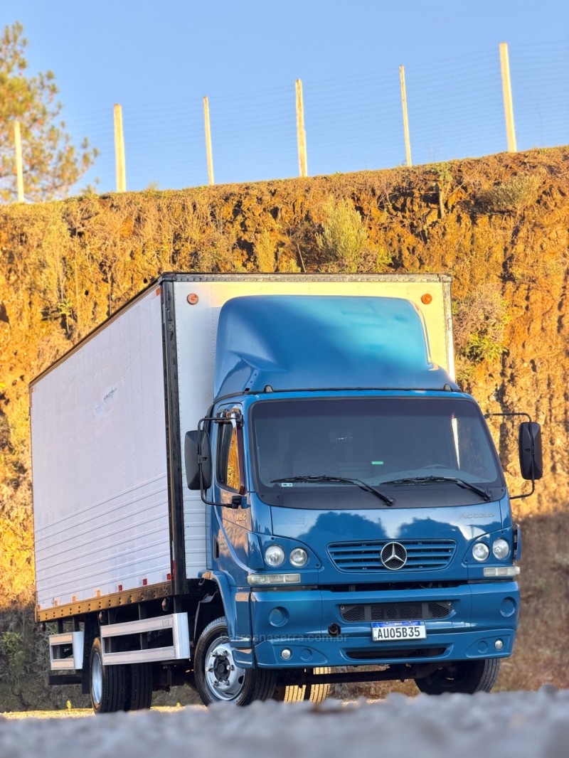 ACCELO 915 C - 2011 - IPê