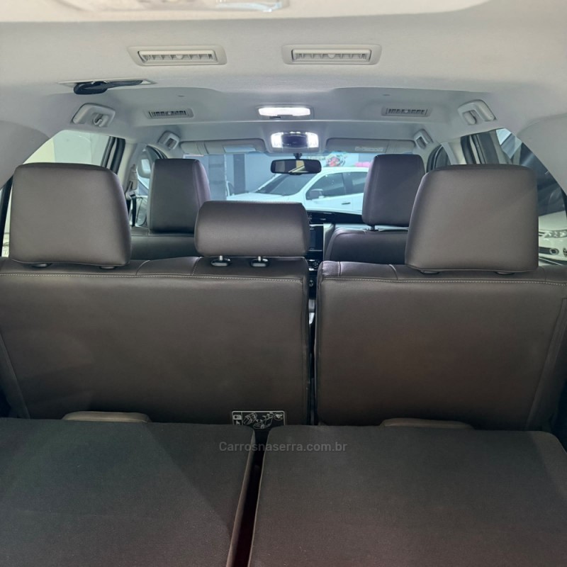 HILUX SW4 2.8 SRX 4X4 7 LUGARES 16V TURBO INTERCOOLER DIESEL 4P AUTOMÁTICO - 2016 - CAXIAS DO SUL