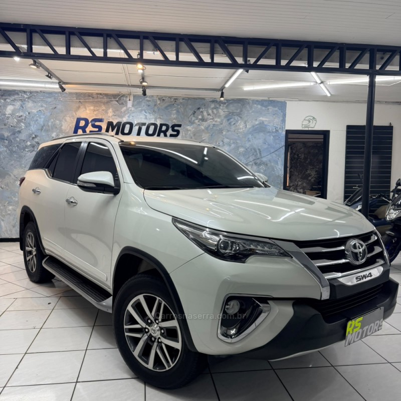 HILUX SW4 2.8 SRX 4X4 7 LUGARES 16V TURBO INTERCOOLER DIESEL 4P AUTOMÁTICO - 2016 - CAXIAS DO SUL
