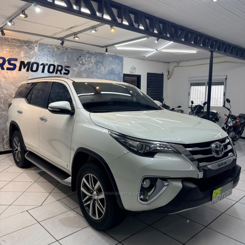 HILUX SW4 2.8 SRX 4X4 7 LUGARES 16V TURBO INTERCOOLER DIESEL 4P AUTOMÁTICO - 2016 - CAXIAS DO SUL