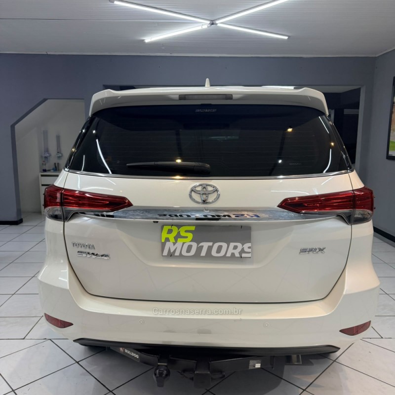 HILUX SW4 2.8 SRX 4X4 7 LUGARES 16V TURBO INTERCOOLER DIESEL 4P AUTOMÁTICO - 2016 - CAXIAS DO SUL