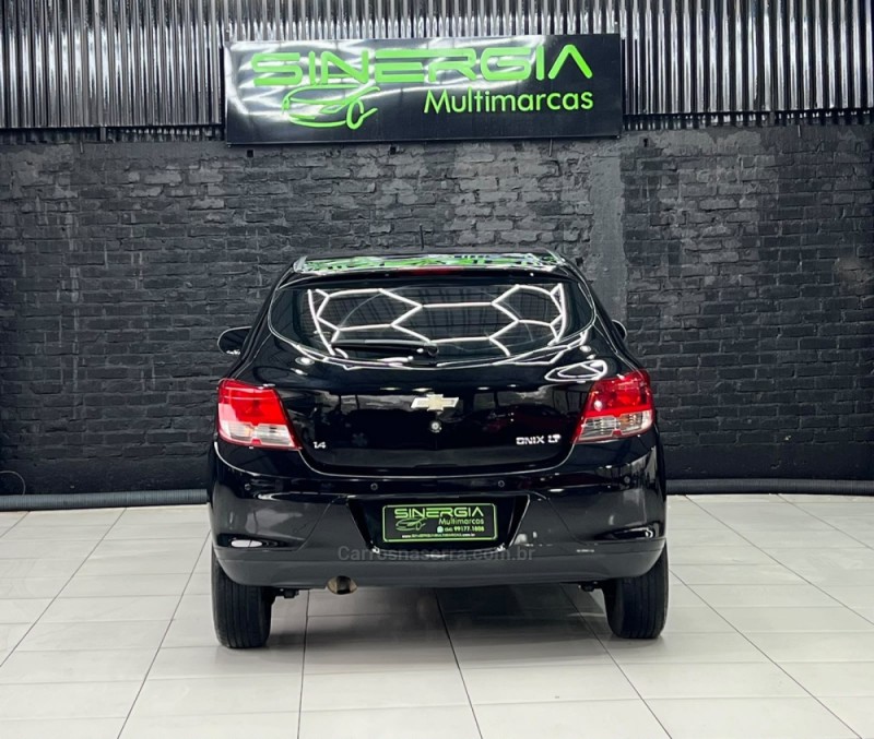 ONIX 1.4 MPFI LT 8V FLEX 4P MANUAL - 2014 - CAXIAS DO SUL