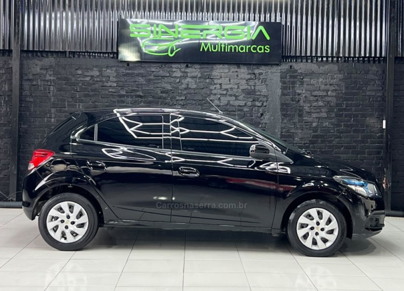 ONIX 1.4 MPFI LT 8V FLEX 4P MANUAL - 2014 - CAXIAS DO SUL