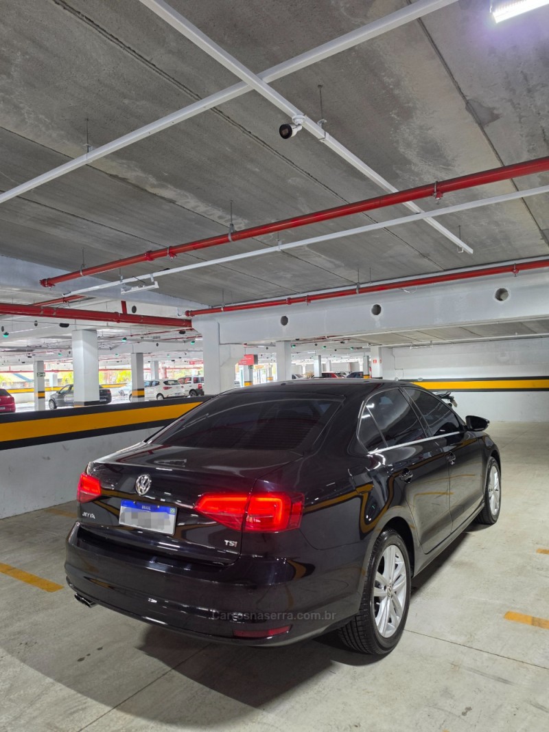 JETTA 2.0 TSI HIGHLINE 211CV GASOLINA 4P DSG - 2016 - CAXIAS DO SUL