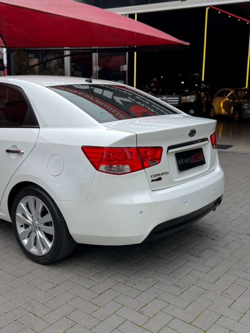 CERATO 1.6 SX3 16V FLEX 4P MANUAL - 2013 - ESTâNCIA VELHA