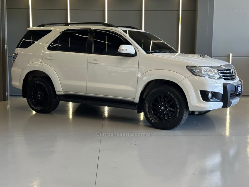 HILUX SW4 3.0 SRV 4X4 16V TURBO INTERCOOLER DIESEL 4P AUTOMÁTICO - 2015 - SAPIRANGA