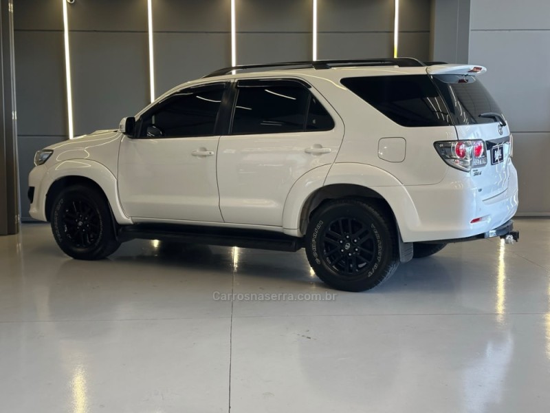 HILUX SW4 3.0 SRV 4X4 16V TURBO INTERCOOLER DIESEL 4P AUTOMÁTICO - 2015 - SAPIRANGA