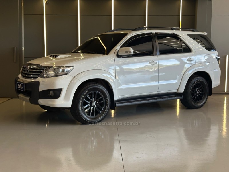 hilux sw4 3.0 srv 4x4 16v turbo intercooler diesel 4p automatico 2015 sapiranga