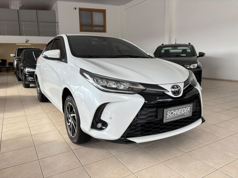 yaris 1.5 xls flex 4p automatico 2023 nova petropolis