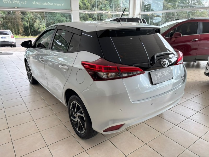 YARIS 1.5 XLS FLEX 4P AUTOMÁTICO - 2023 - NOVA PETRóPOLIS